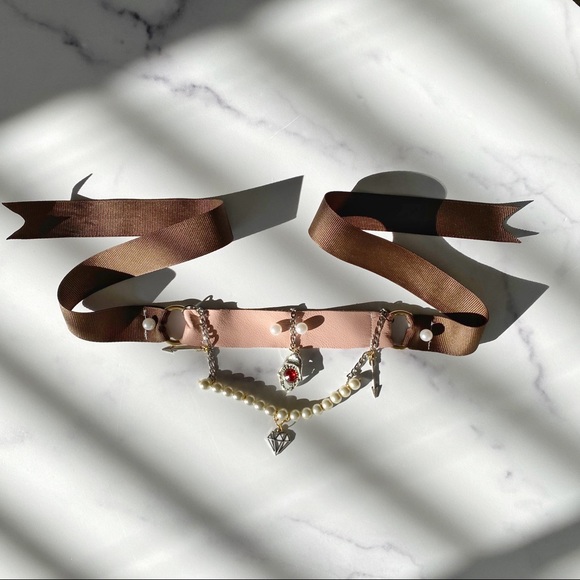 “Gentle Huntress” leather choker necklace - Picture 4 of 6